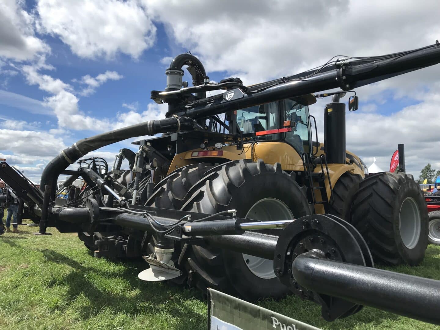 Agricultural equipment using compressed air